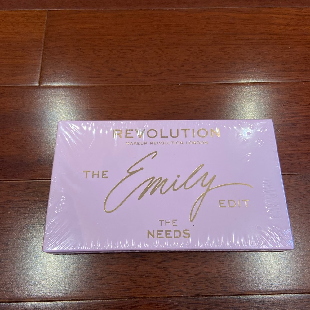 NEW Revolution The Emily Edit Eyeshadow Palette - Pink & Gold